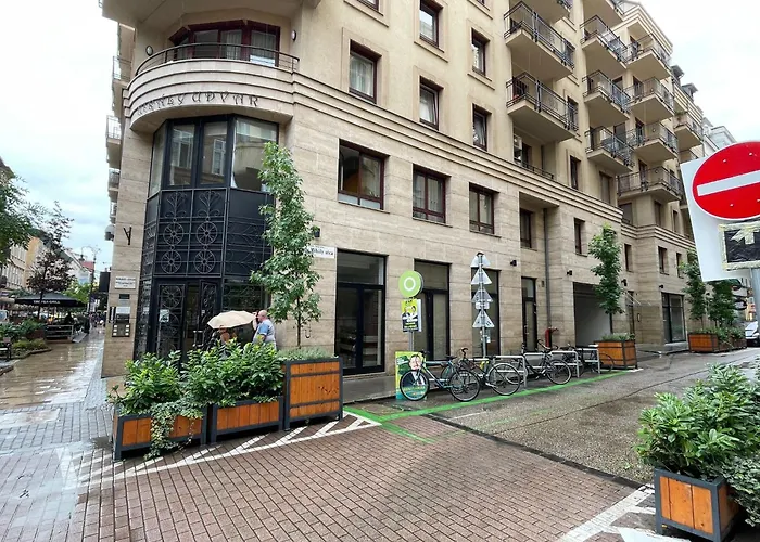 Szekely Apartment Near Deak Ferenc Square With Free Parking In Garage