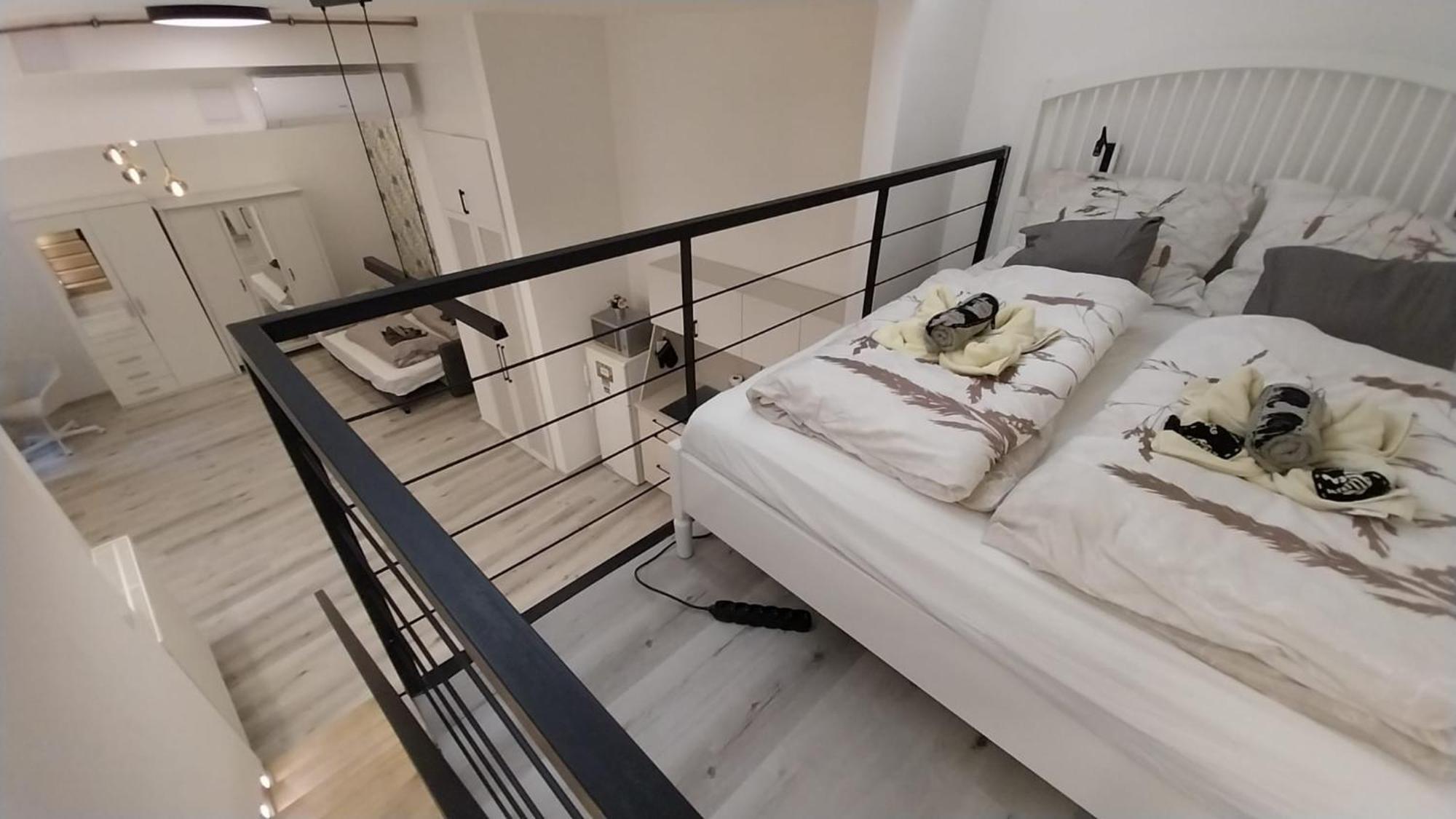 Szekely Near Deak Ferenc Square With Free Parking In Garage Apartman *