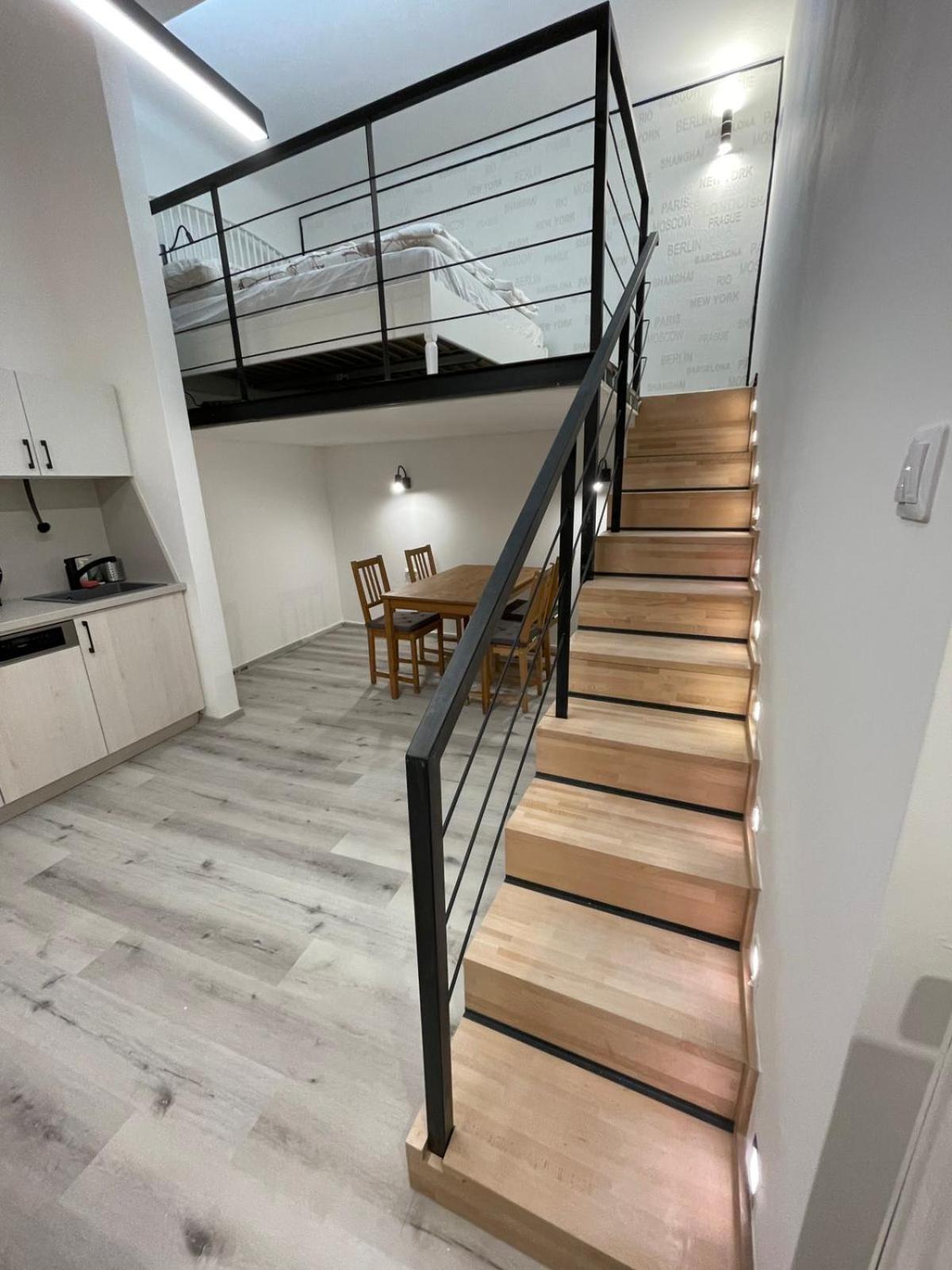 Szekely Near Deak Ferenc Square With Free Parking In Garage Apartman