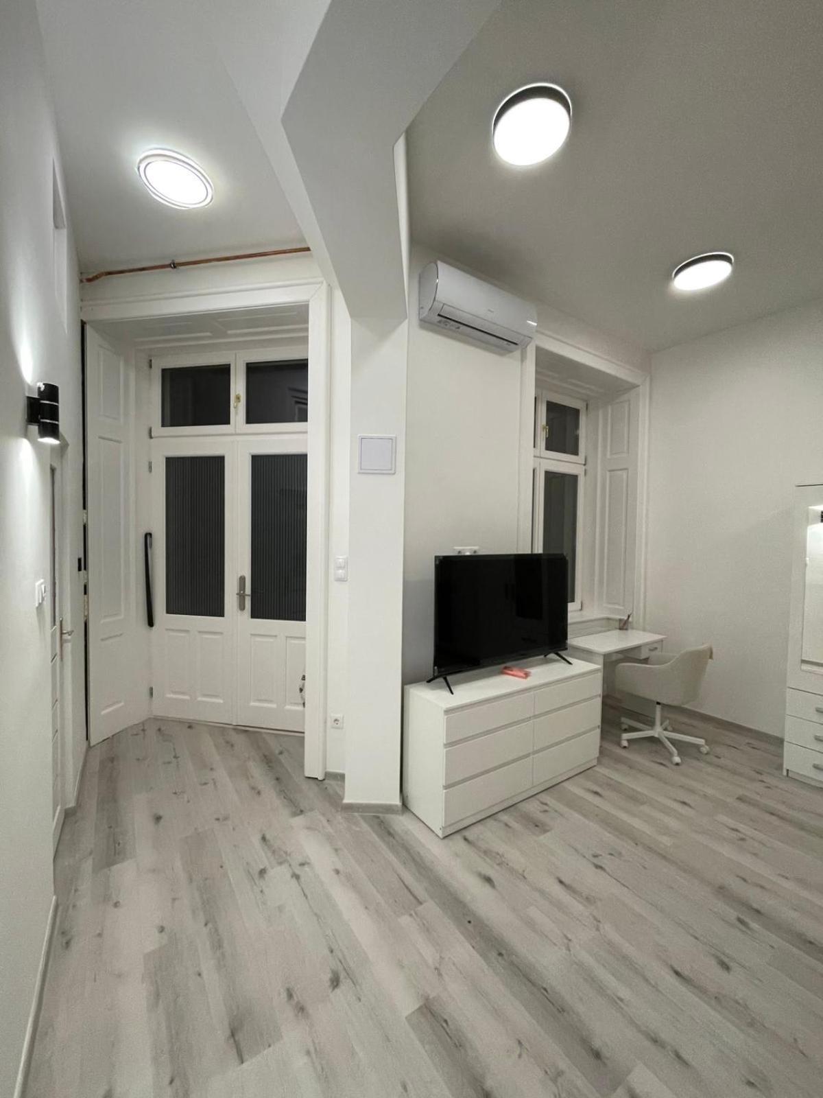 Apartman Szekely Near Deak Ferenc Square With Free Parking In Garage Budapest