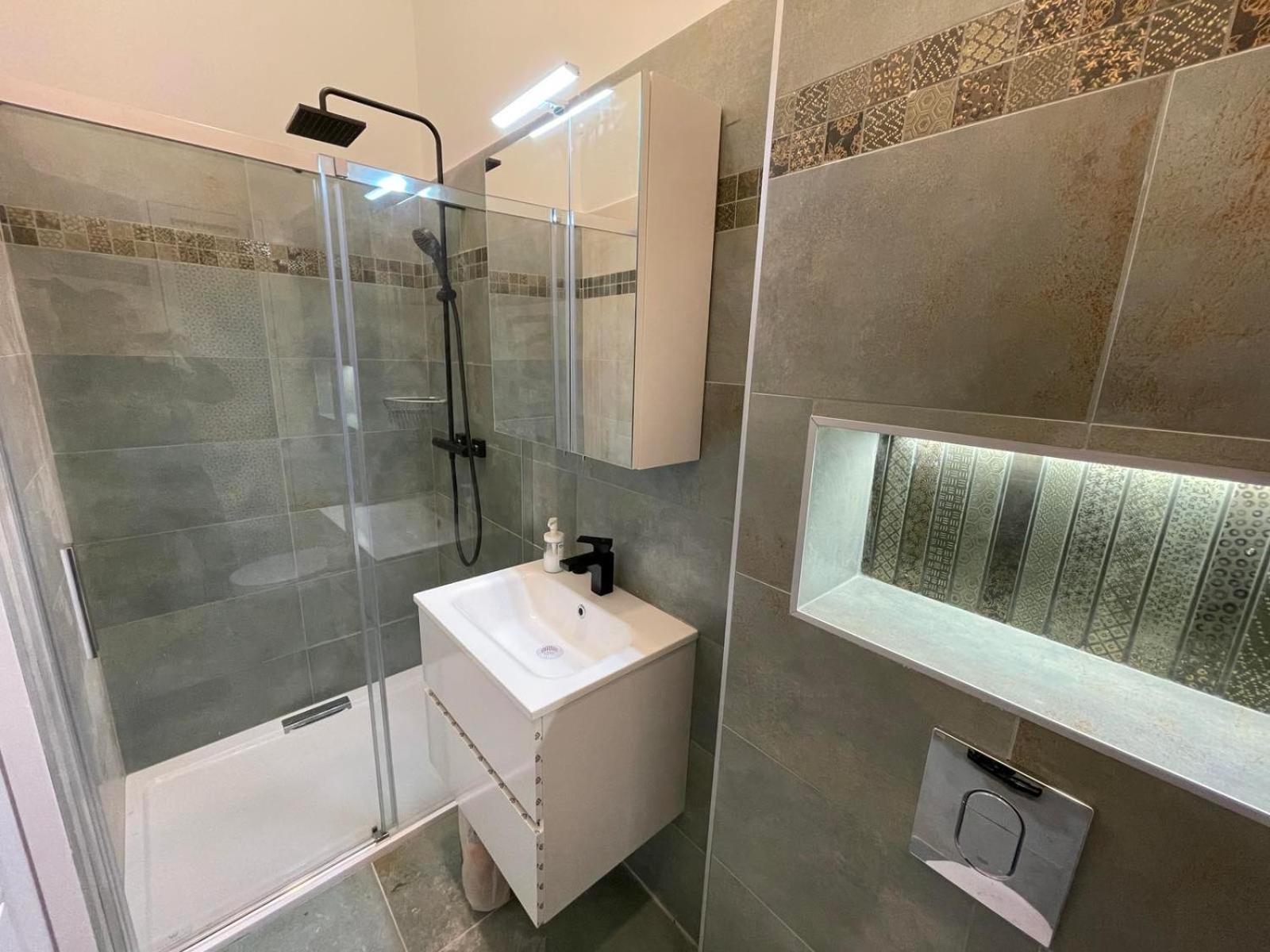Apartman Szekely Near Deak Ferenc Square With Free Parking In Garage